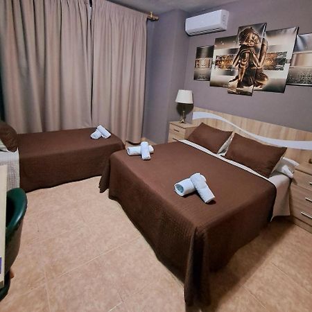 Hostal Dona Maria Valdemoro Ngoại thất bức ảnh