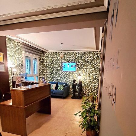 Hostal Dona Maria Valdemoro Ngoại thất bức ảnh