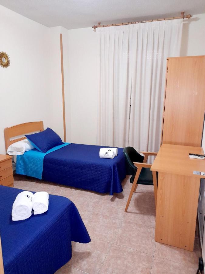 Hostal Dona Maria Valdemoro Ngoại thất bức ảnh