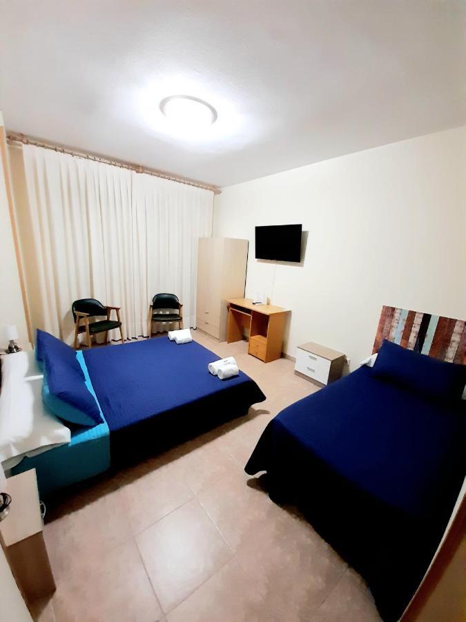 Hostal Dona Maria Valdemoro Ngoại thất bức ảnh