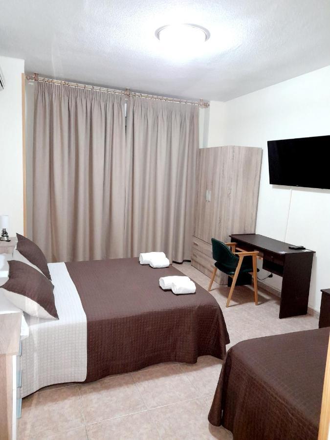 Hostal Dona Maria Valdemoro Ngoại thất bức ảnh