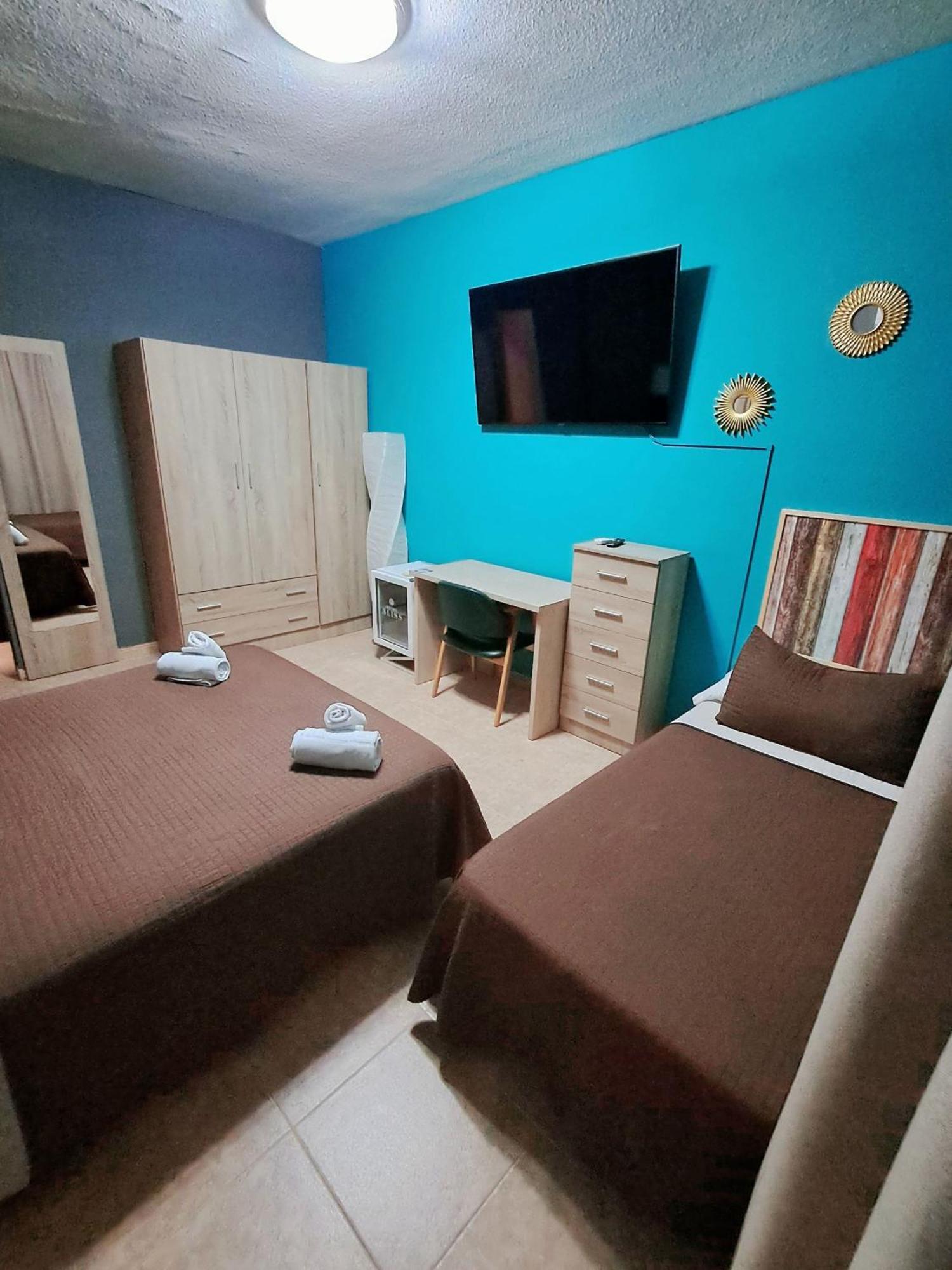 Hostal Dona Maria Valdemoro Ngoại thất bức ảnh