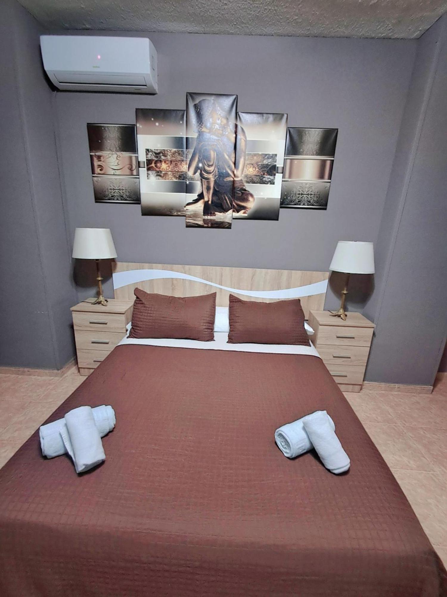 Hostal Dona Maria Valdemoro Ngoại thất bức ảnh