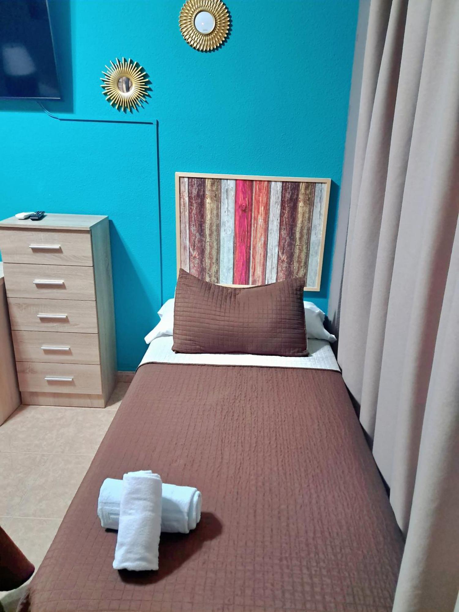 Hostal Dona Maria Valdemoro Ngoại thất bức ảnh