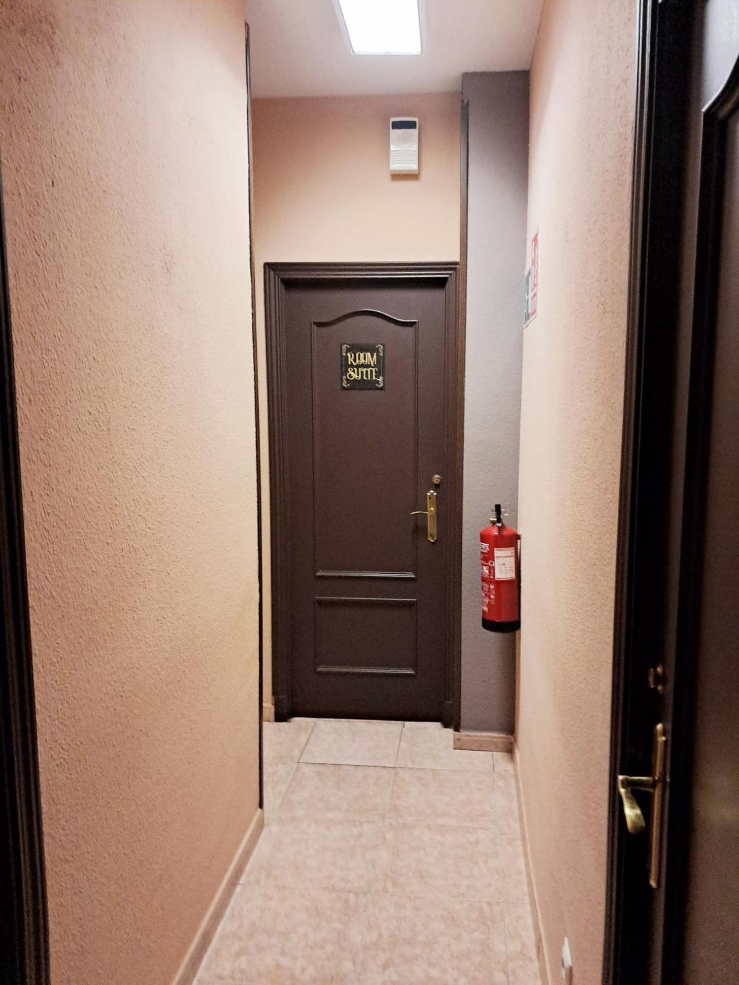 Hostal Dona Maria Valdemoro Ngoại thất bức ảnh