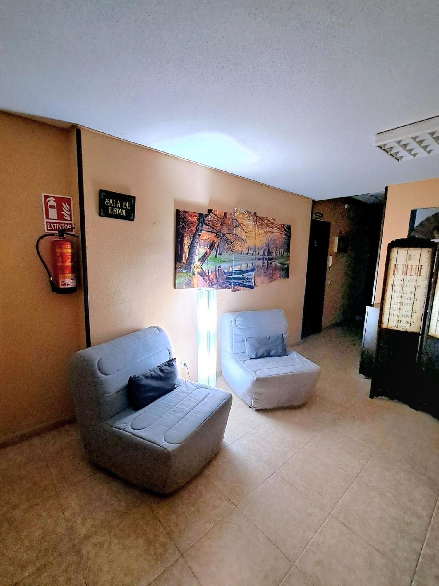 Hostal Dona Maria Valdemoro Ngoại thất bức ảnh