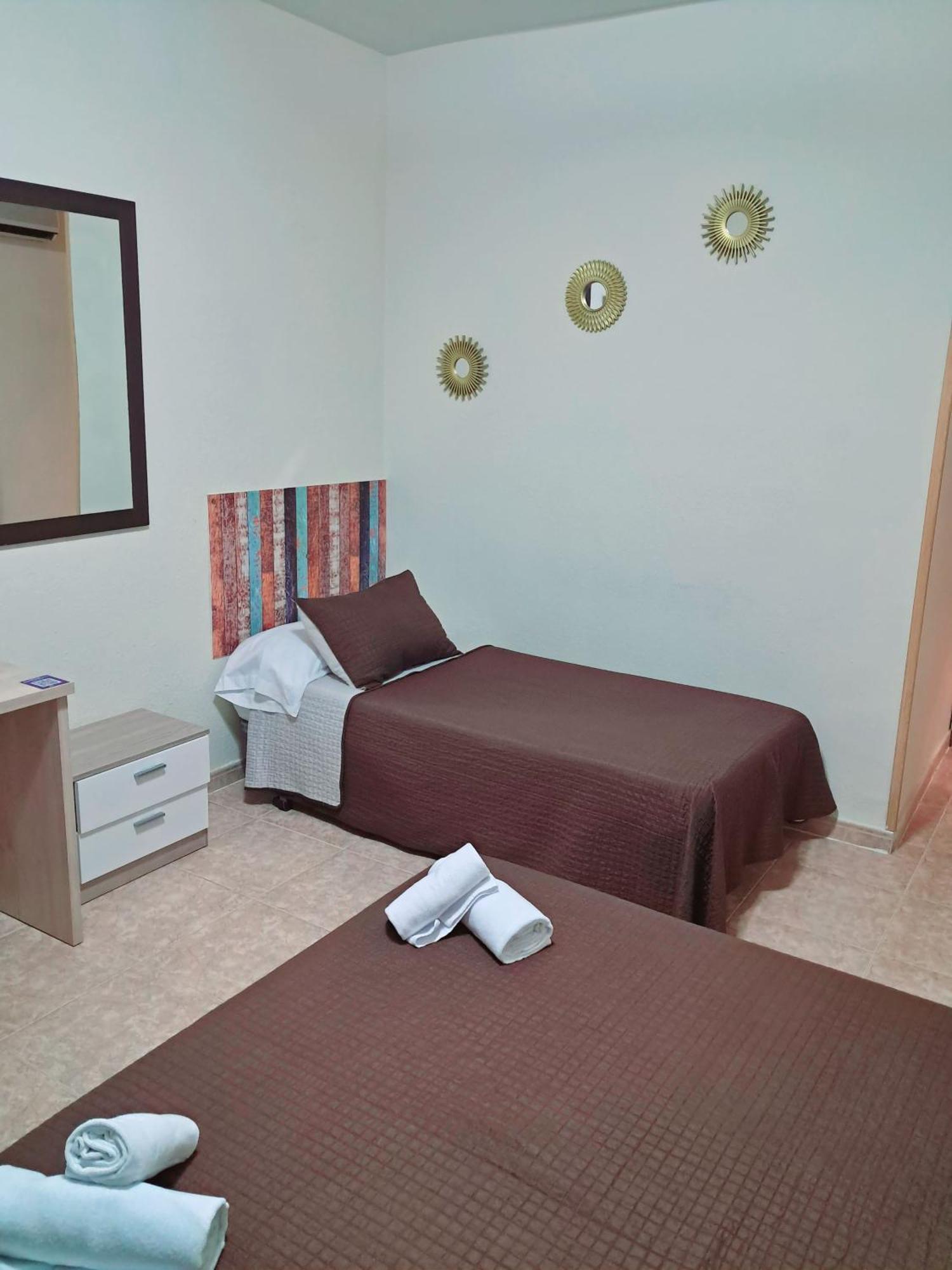 Hostal Dona Maria Valdemoro Ngoại thất bức ảnh