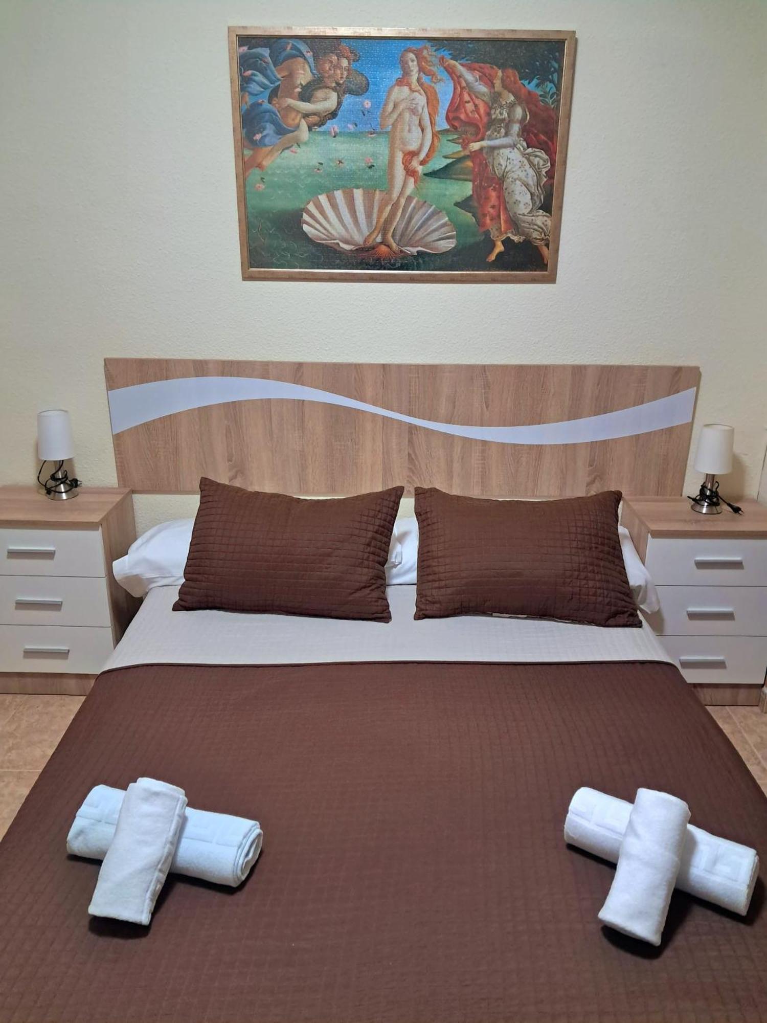 Hostal Dona Maria Valdemoro Ngoại thất bức ảnh