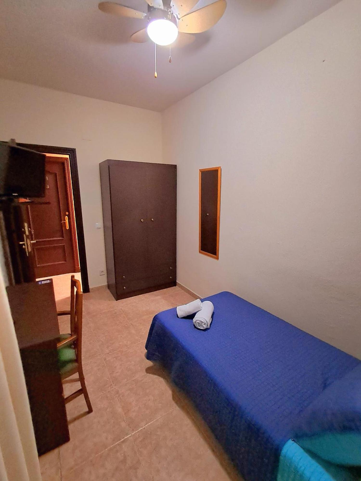 Hostal Dona Maria Valdemoro Ngoại thất bức ảnh