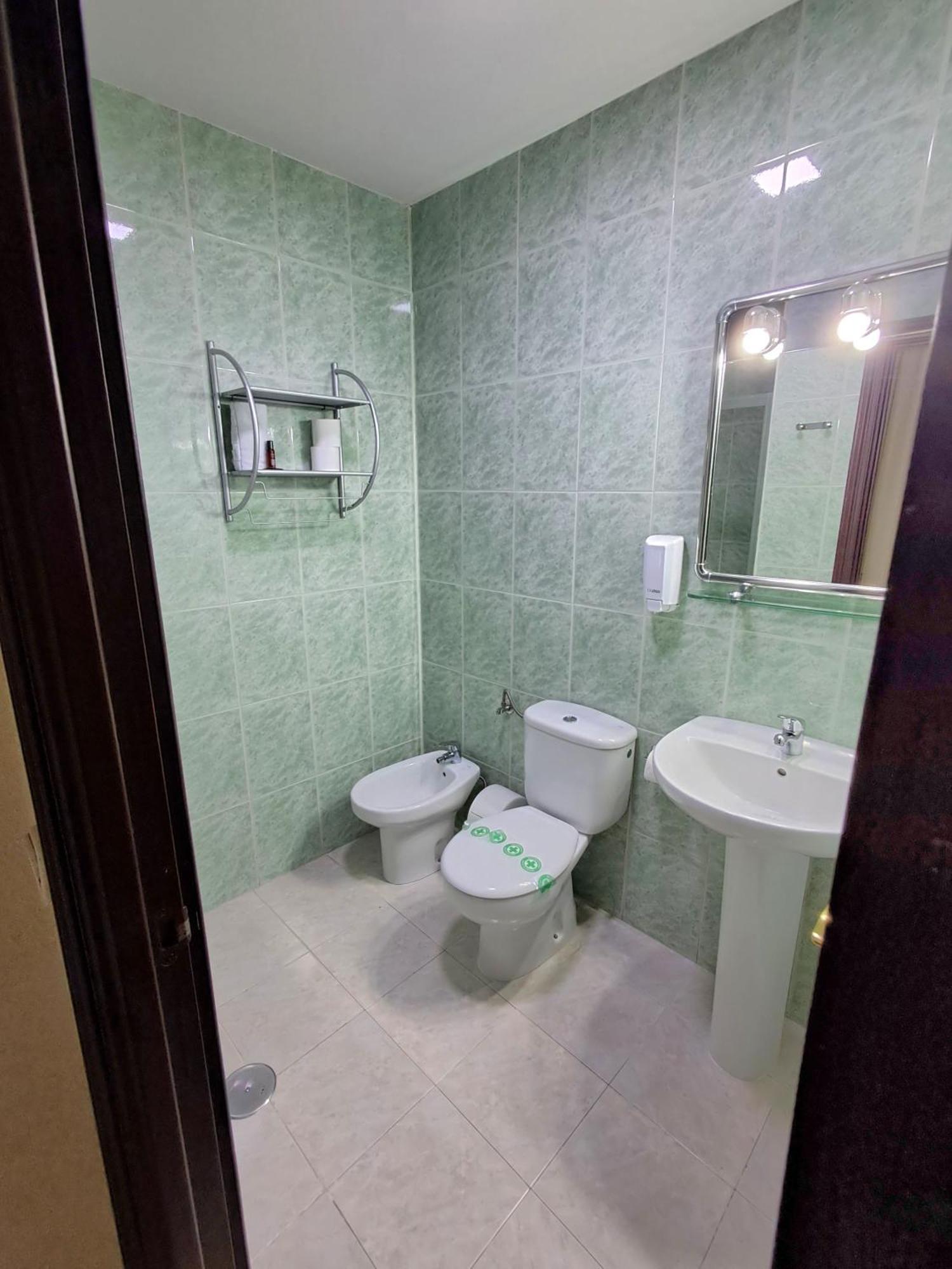 Hostal Dona Maria Valdemoro Ngoại thất bức ảnh