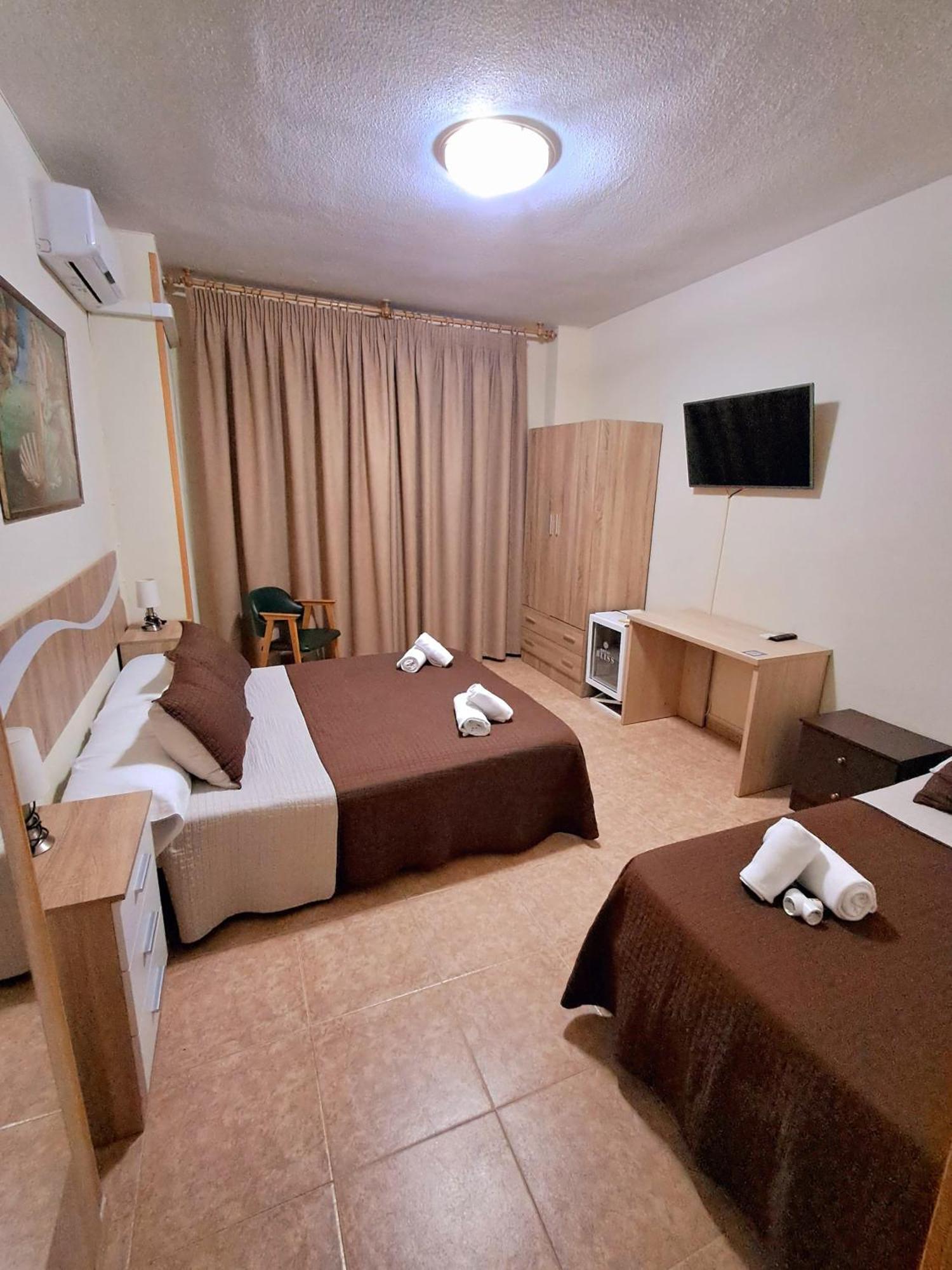 Hostal Dona Maria Valdemoro Ngoại thất bức ảnh