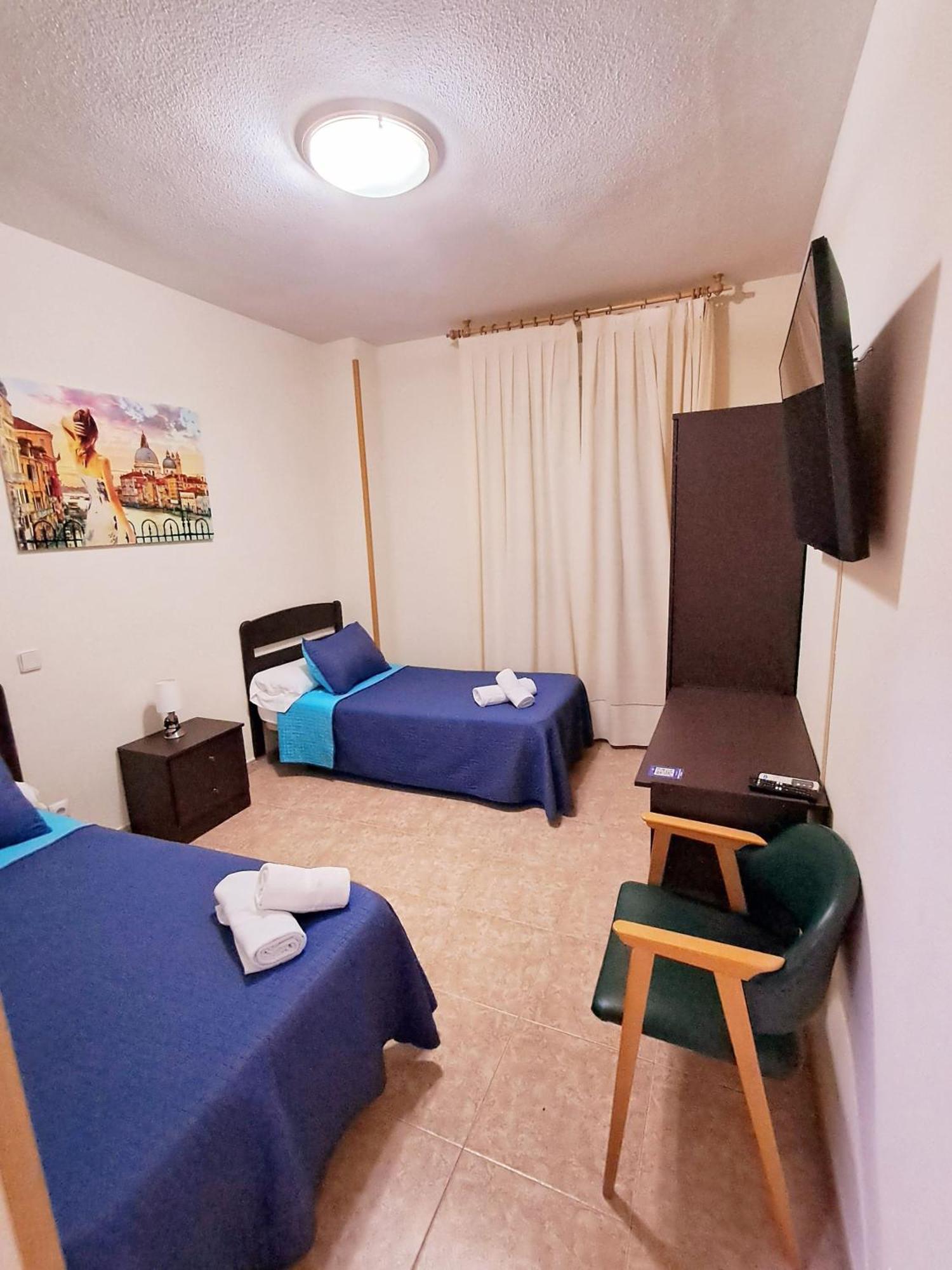 Hostal Dona Maria Valdemoro Ngoại thất bức ảnh