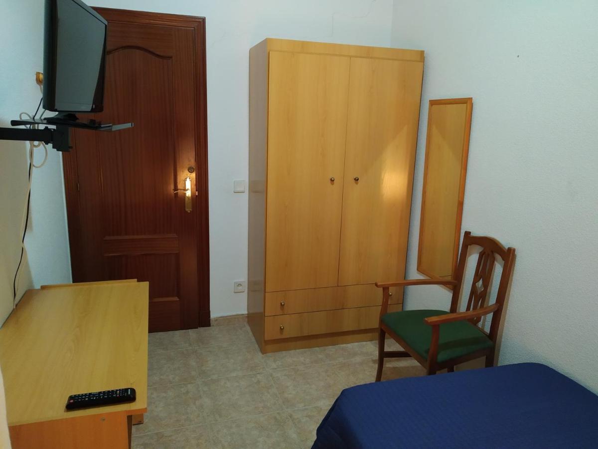 Hostal Dona Maria Valdemoro Ngoại thất bức ảnh